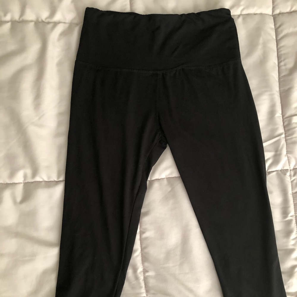 ONE SIZE buttery soft capri leggings